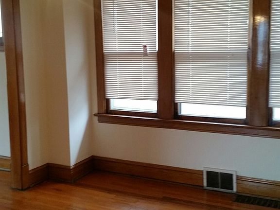 5th image of 823 Harlem Ave