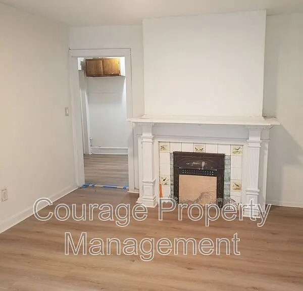 514 W 1st St #B — Photo 6