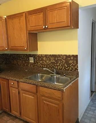 4th image of 823 N Monroe St APT 2