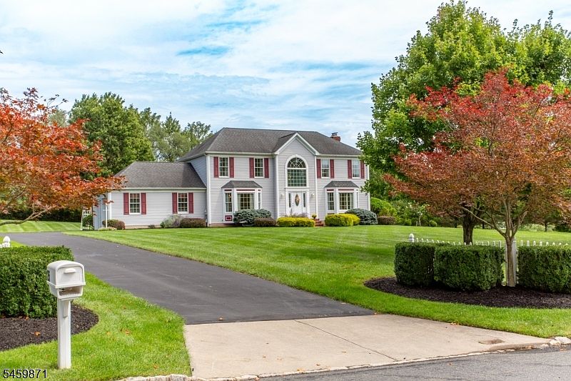 1st image of 25 Farmhouse Rd