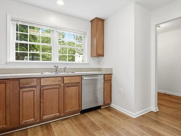 32 Mabel Ln — Photo 9