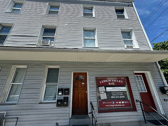 2nd image of 445-447 W Linden St #447-3