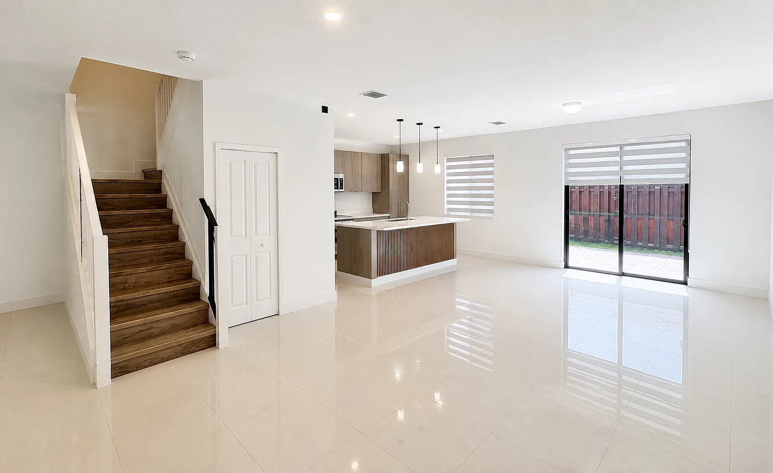 3 bed, 3.5 bath, 1824 sqft, $3,400 — Photo 3