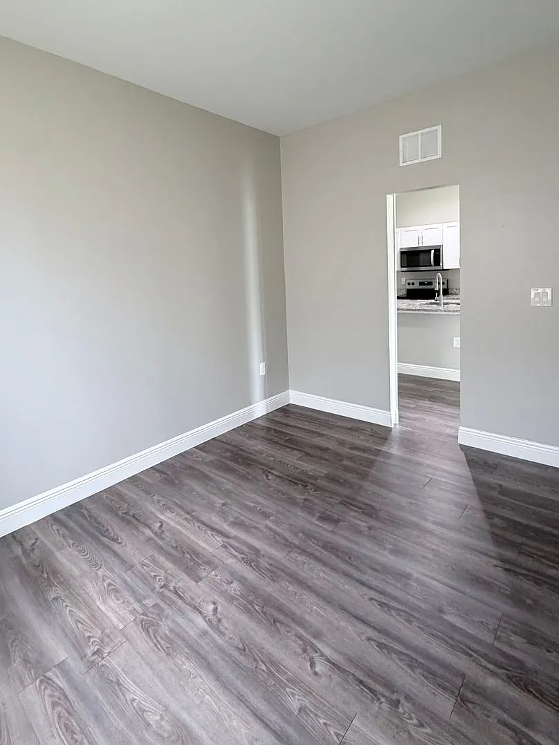 Like New 2 Bedroom 2 Bath w/ den and garage! — Photo 3
