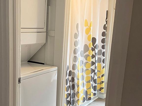 Washer/Dryer in unit