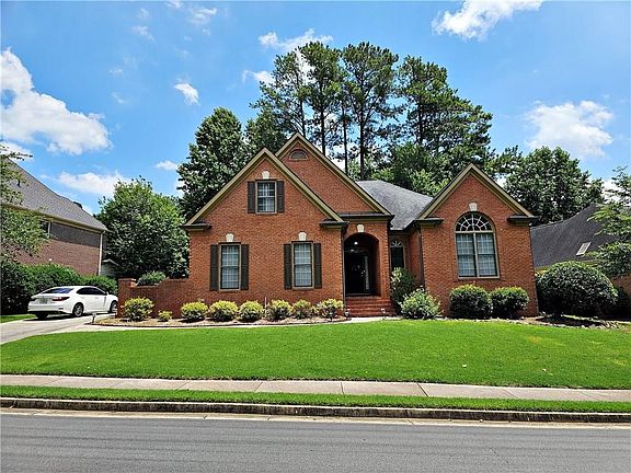 3rd image of 805 Lake Medlock Dr