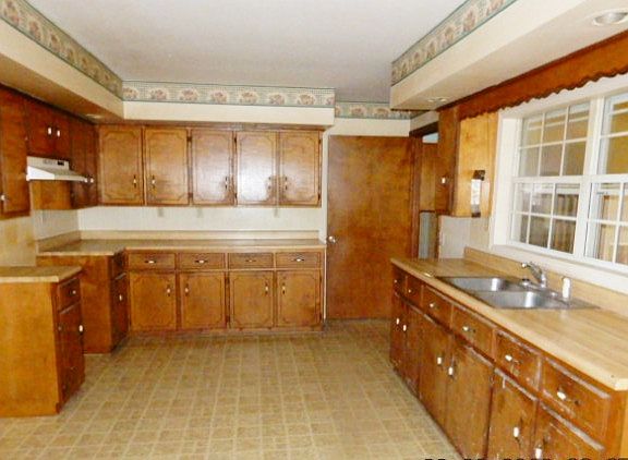 3rd image of 209 E Sarno Dr