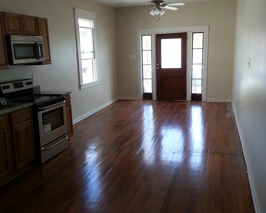 1st image of 3008 Toulouse St