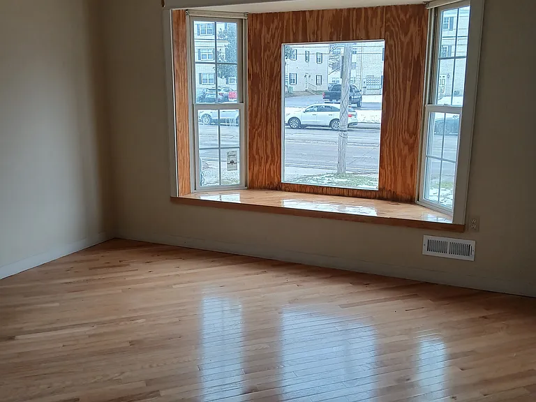 3307 Hikes Ln — Photo 3