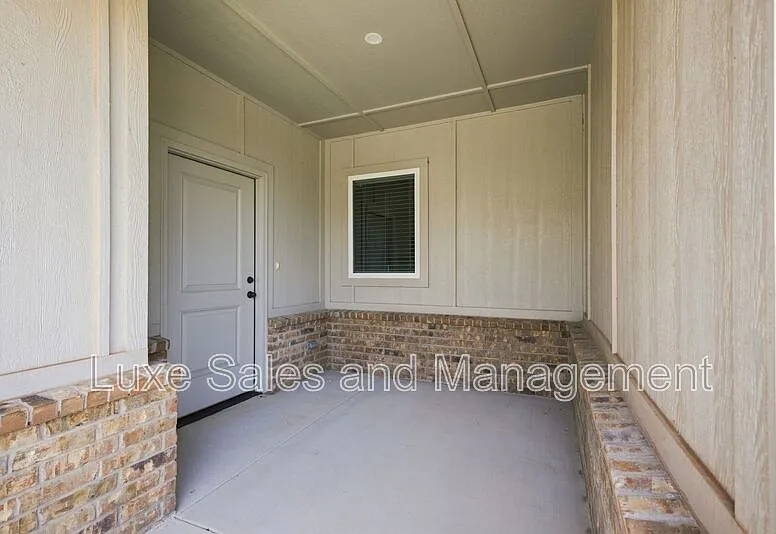 3 bed, 2.0 bath, 1445 sqft, $1,645 — Photo 3
