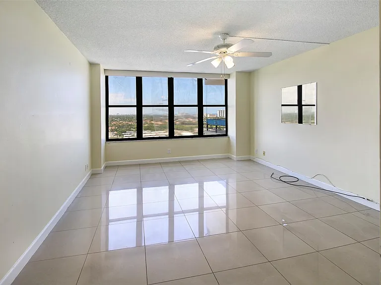 2500 Parkview Dr #1710 — Photo 14