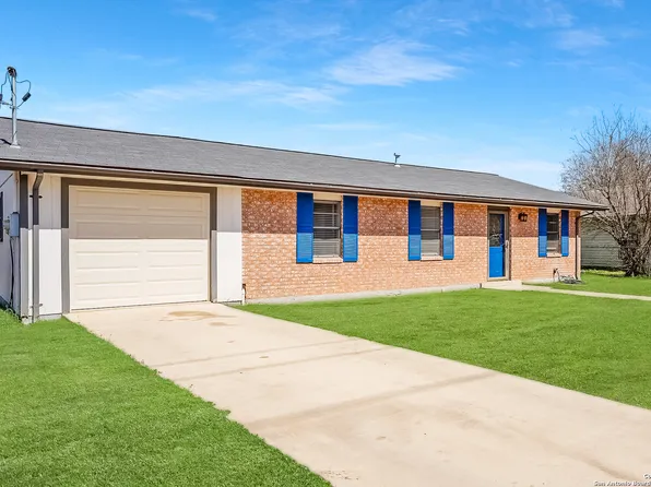 908 6th, Floresville, TX 78114