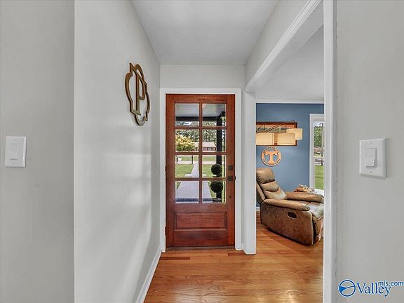 4th image of 2305 Pennylane SE