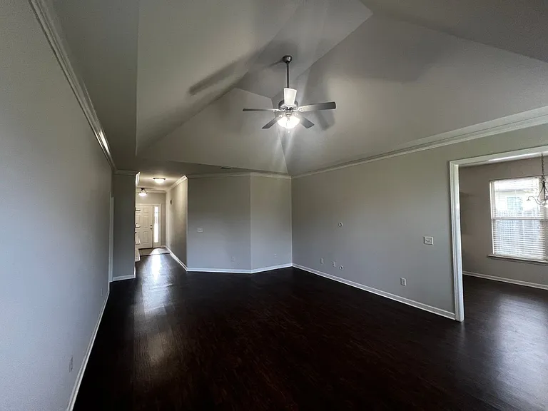 2208 Adkins Cir — Photo 8
