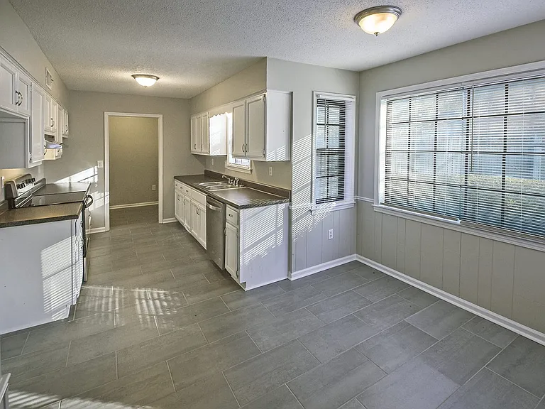 4972 Ridge Tree Dr — Photo 3