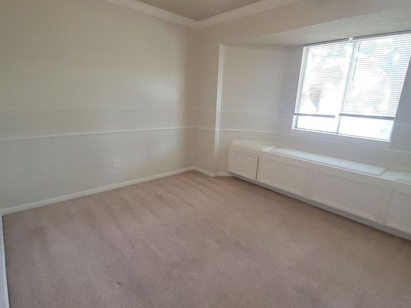4th image of 3702 Landon Park Dr