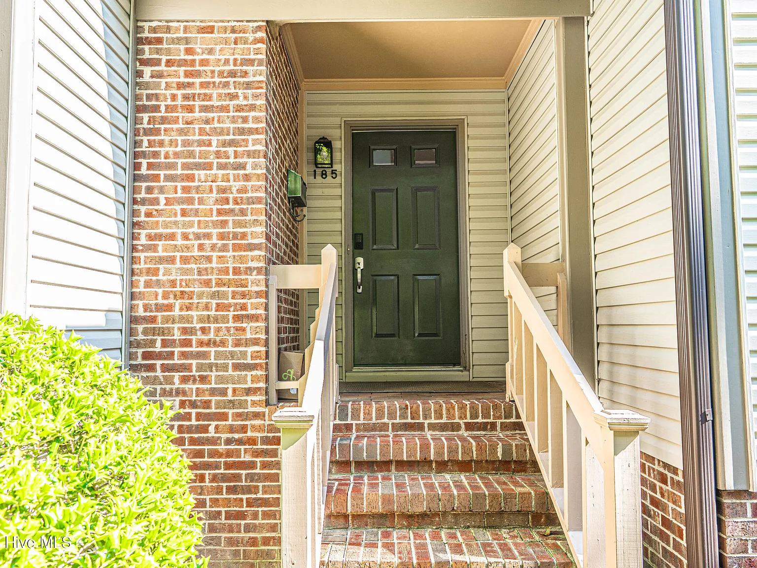 2 bed, 2.0 bath, 1487 sqft, $2,100 — Photo 2