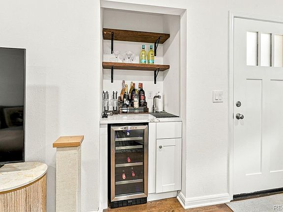 5th image of 2431 S York St #B