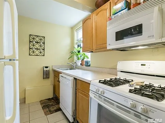 Sold by Douglas Elliman | media 23