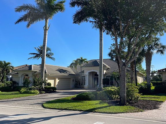 2nd image of 2738 Olde Cypress Dr