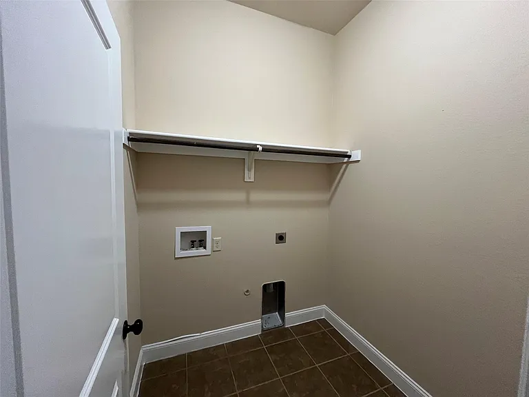 3826 Hyde Park Dr — Photo 35