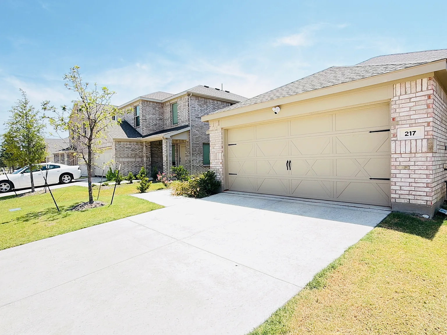4 bed, 1880 sqft, $2,550 — Photo 2