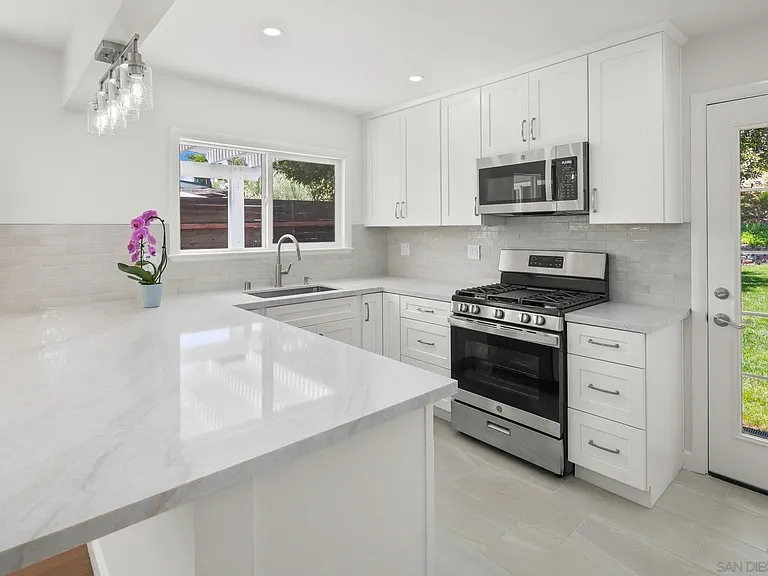 5164 Chateau Dr — Photo 5
