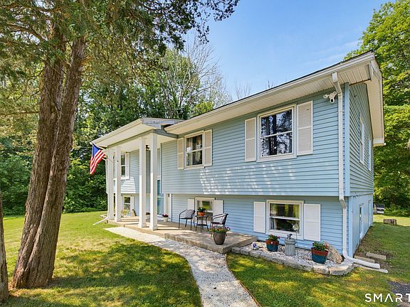 3rd image of 25 Hillcrest Heights