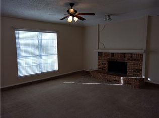 7050 Crosstimbers Ln, North Richland Hills, TX 76182