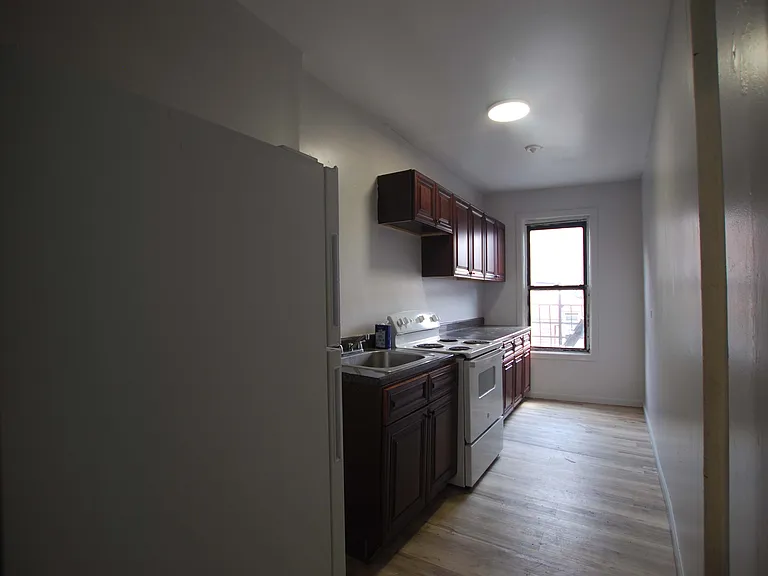 1400 Beach Ave #2 — Photo 6