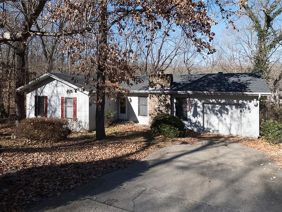 1st image of 3 Whitwick Ln