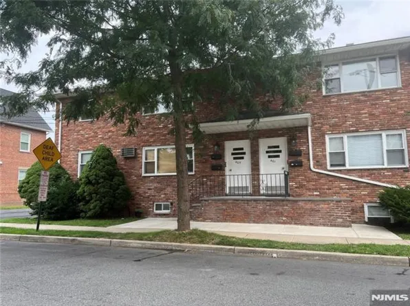 405 8th St #1L, Carlstadt, NJ 07072