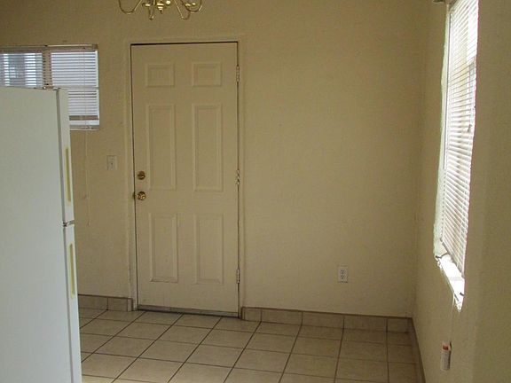 4th image of 919 S Solano Dr APT 5