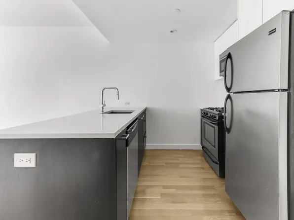 316 Bergen Street image 3 of 24