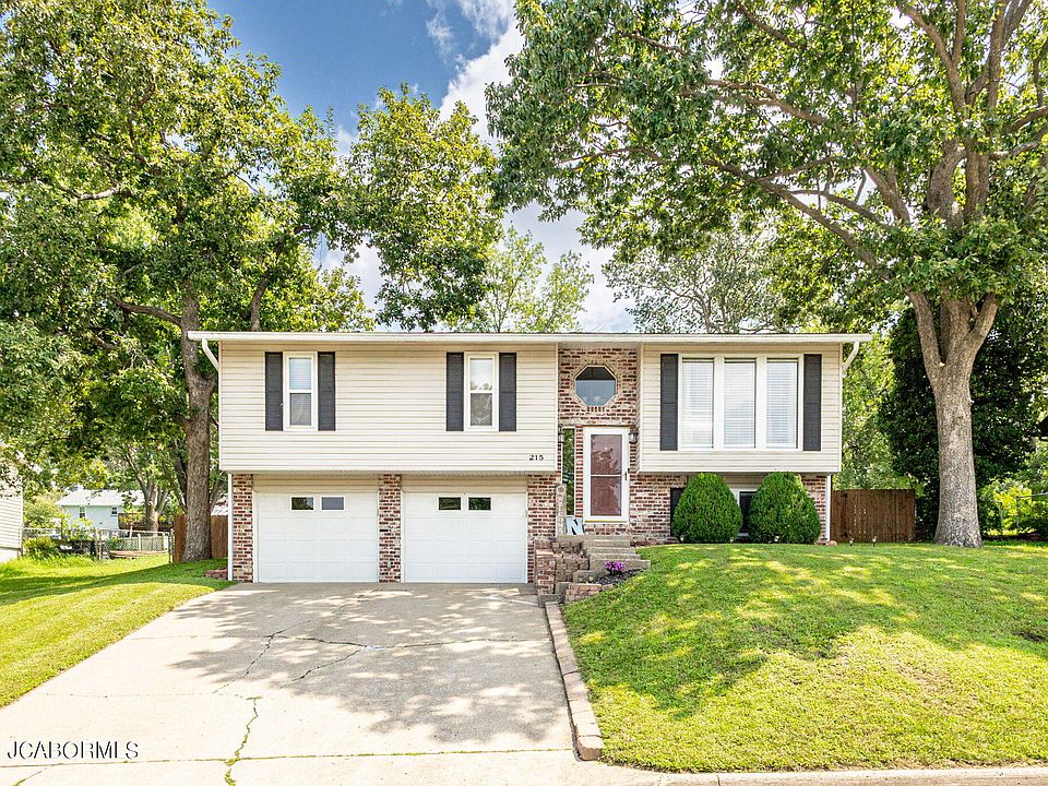 1st image of 215 Wagonwheel Dr
