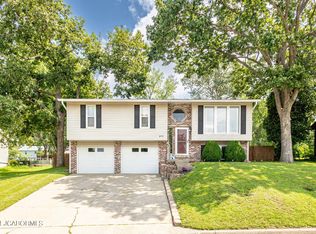 215 Wagonwheel Dr, Jefferson City, MO 65109