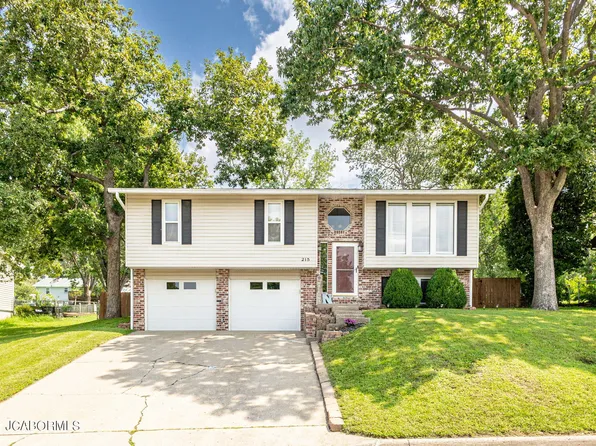 215 Wagonwheel Dr, Jefferson City, MO 65109