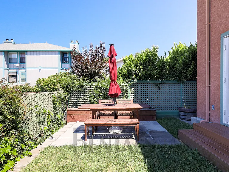 1735 Elm St — Photo 38