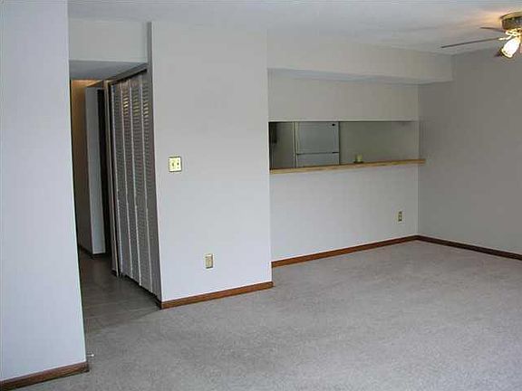 3rd image of 548 Clifford St #548