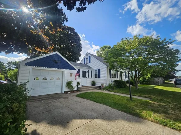 11 Jones Ave, Pawtucket, RI 02861
