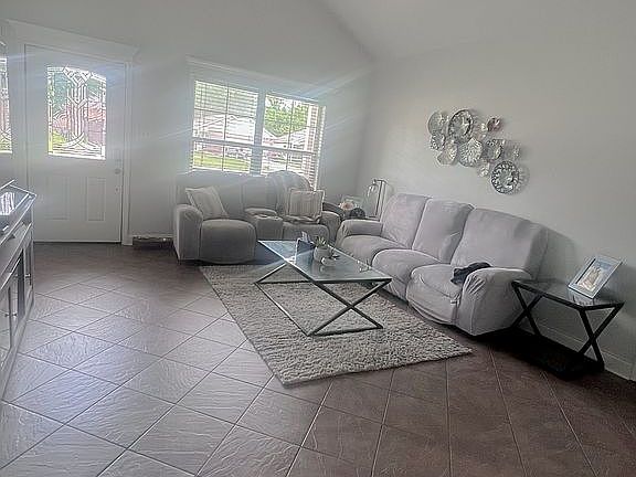 4th image of 101 Bottle Brush Ln