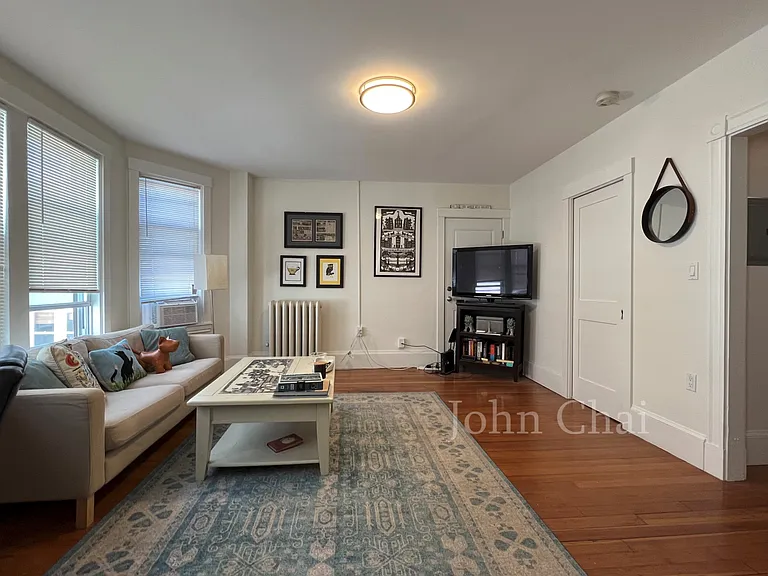 83 Harvard St #4 — Photo 6