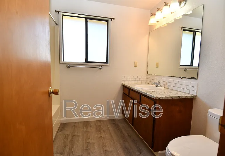 936 SE Sharon Ave — Photo 5