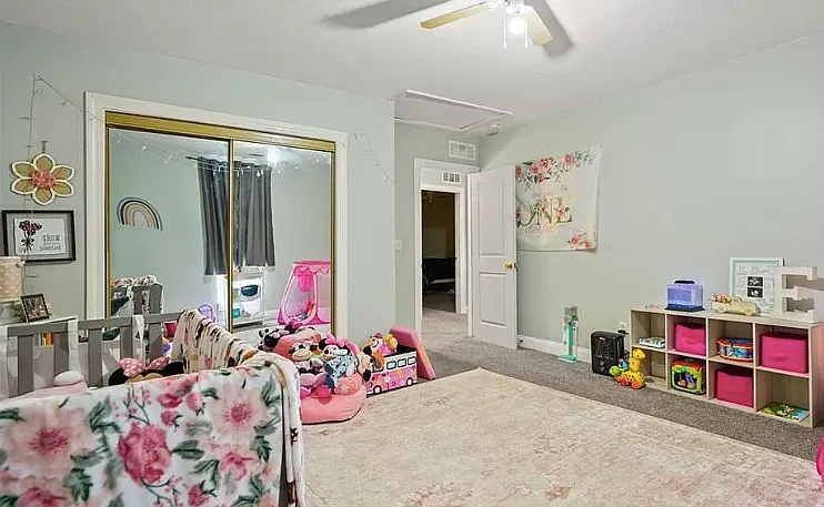425 E Broadway St #D — Photo 12