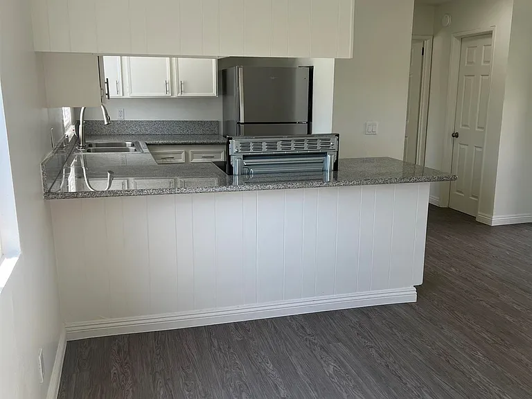 Greenbrier Apartments — Photo 18