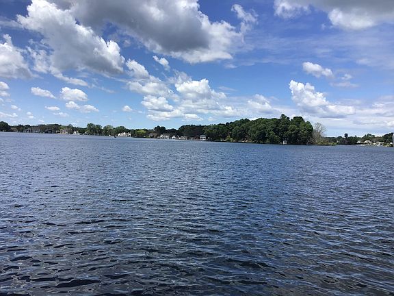 2nd image of 844 E Eagle Lake Dr