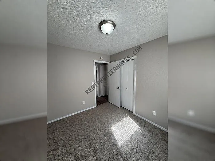 1720 SE 7th St — Photo 8