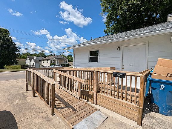 4th image of 204 Royan Ave