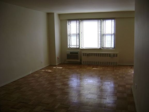 5th image of 9801 67th Ave #6P