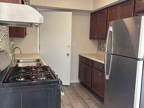 5th image of 162 E Elmhurst Ave #2C